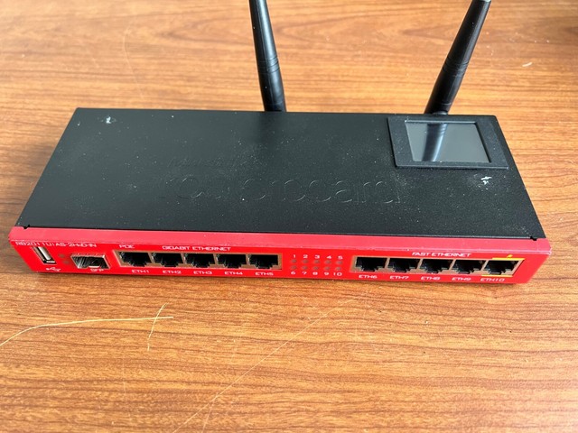 Mikrotik RouterBOARD RB2011UiAS-2HnD-IN 5x Gbit LAN 5x 100 Mbit LAN WiFi Mikrotik RouterBOARD RB2011UiAS-2HnD-IN 5x Gbit LAN 5x 100 Mbit LAN WiFi