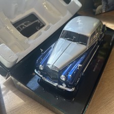 Minichamps MC100139954 1/18 Bentley S2 1954 Silver / Blue from Japan Model car