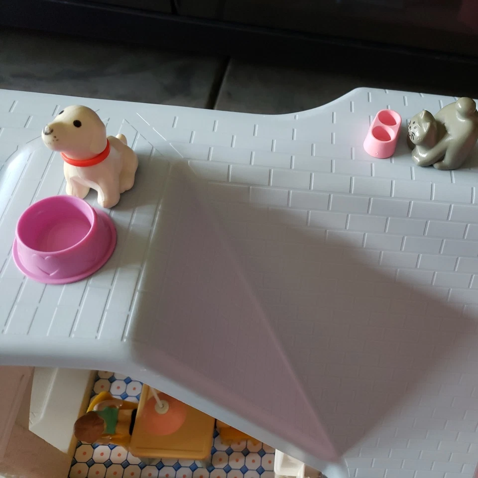 Casa de muñecas grande Little Tikes de colección y casa de abuelas, además de accesorios en muy buena condición Foto 4 de 4