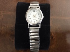 Woman s Quartz Wristwatch Silver Tone Expansion Band White Dial Arabic Numerals