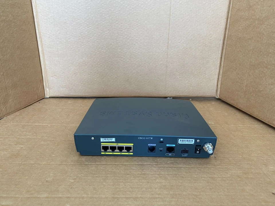 Cisco 857W Wireless Router with UK PSU and Antenna Cisco857W with PSU (Inc VAT) - Image 3 of 4
