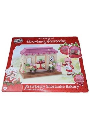 Strawberry Shortcake Bakery Snap & Switch Build Set 112 Pieces New in Box!