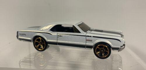 2010 Mattel ‘67 Oldsmobile 442 Made In Malaysia Silver Black - Picture 1 of 9
