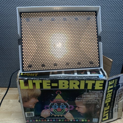 LITE-BRITE by Hasbro Vintage Childrens Toy w Original Box Pegs Light Bright 1981 - Picture 4 of 10