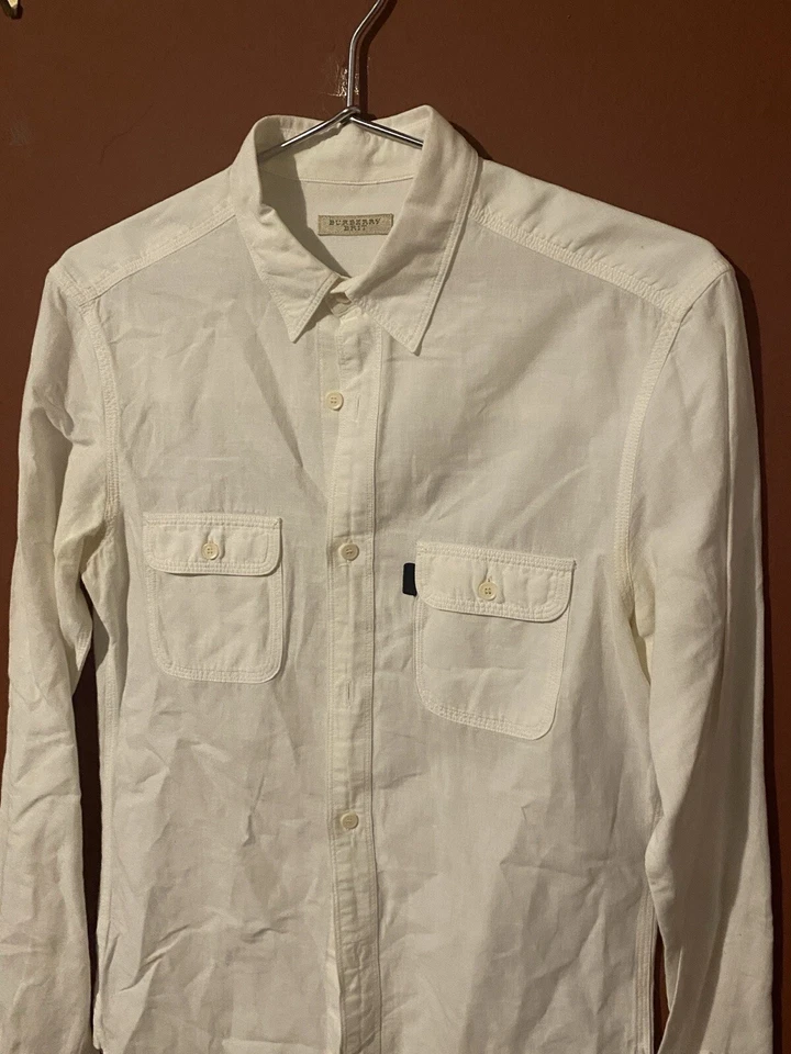 Camisa informal Burberry Brit para hombre de lino blanca con botones manga larga Foto 2 de 4