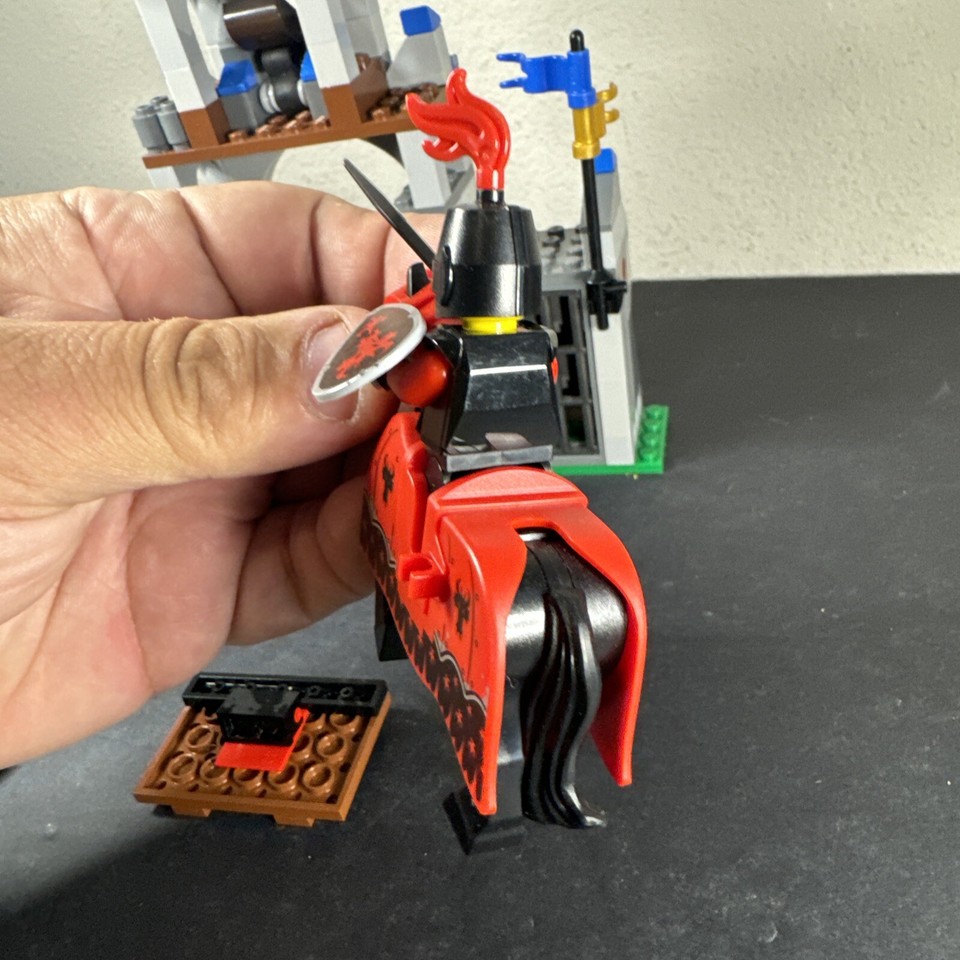 LEGO Castle The Gatehouse Raid (70402) Near Complete 673419190671 eBay