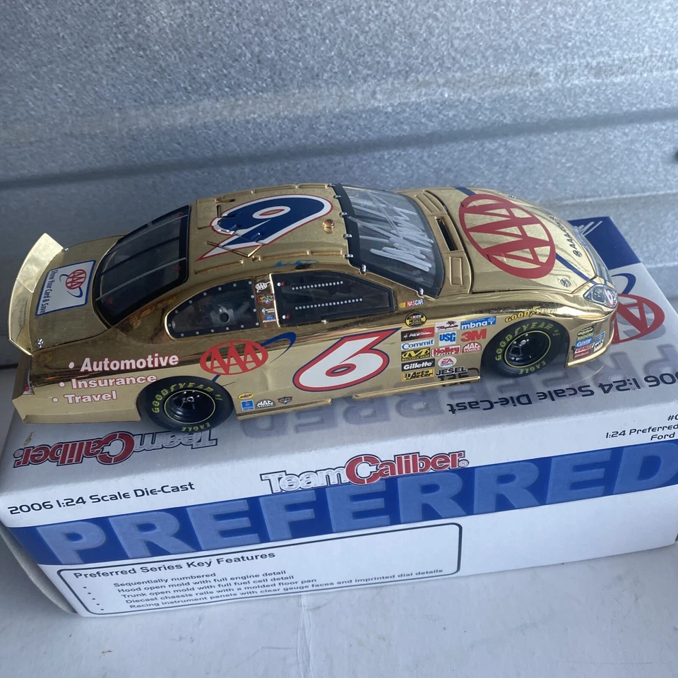 Mark Martin #6 AAA 2006 acabado dorado 24 k autografiado 1:24 NASCAR Team calibre sin usar, en caja Foto 3 de 4