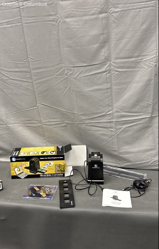 Innovative Technology ITNS-300 FilmScan35 I 35mm Film & Slide Converter Boxed