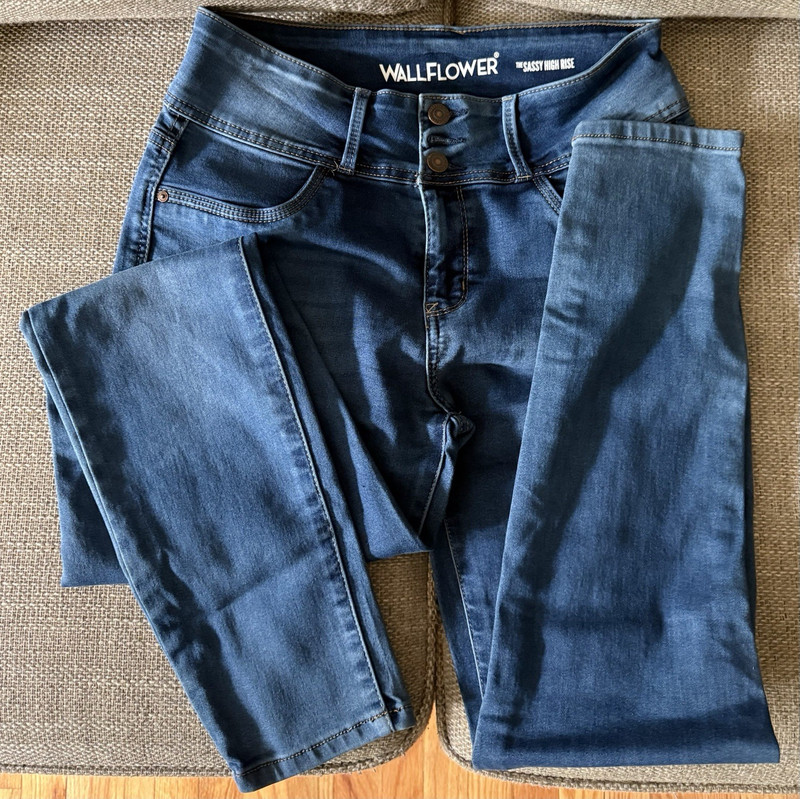 *NWOT* Juniors Wallflower Sassy High Rise Jeans Size 11R