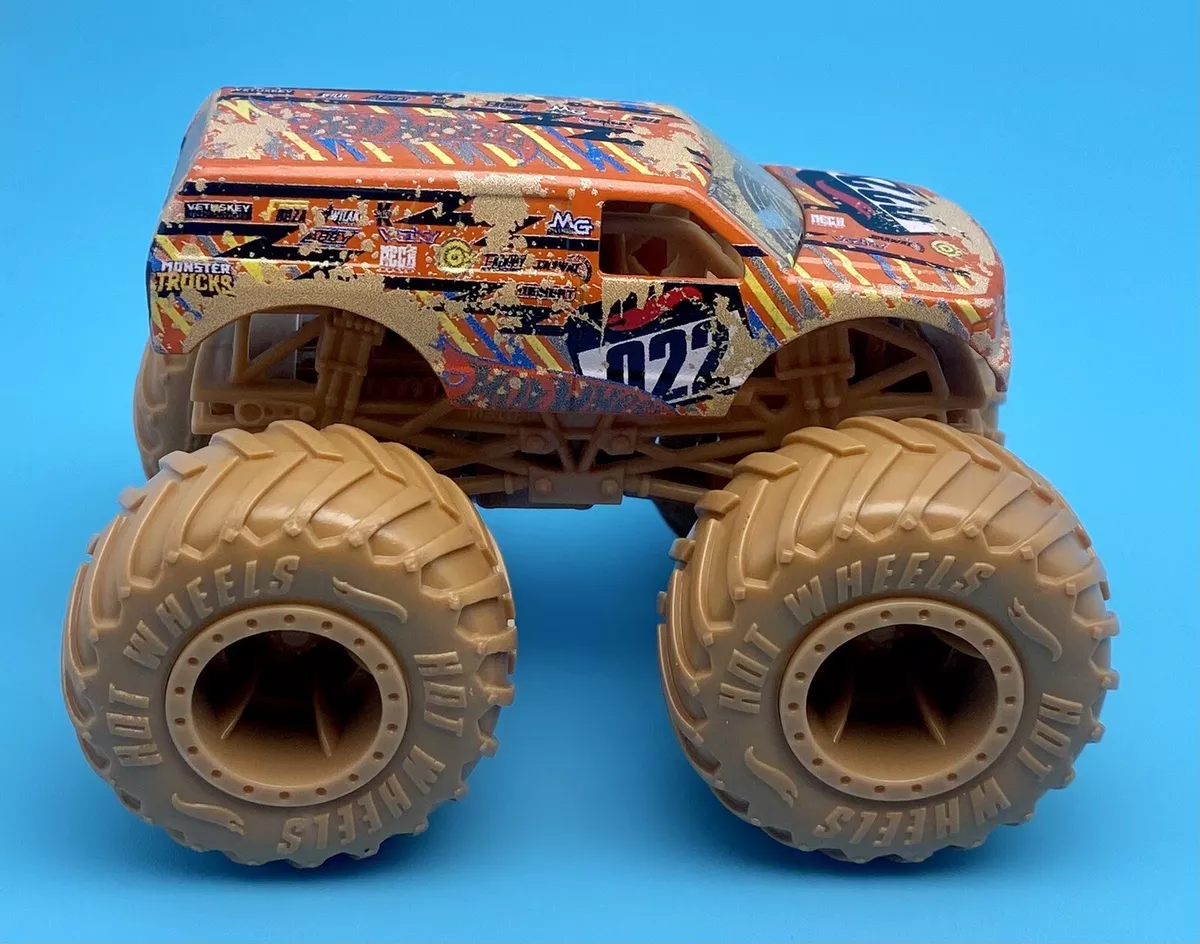 Hot Wheels Monster Trucks 1:64 Scale Vehicle - Town Hauler