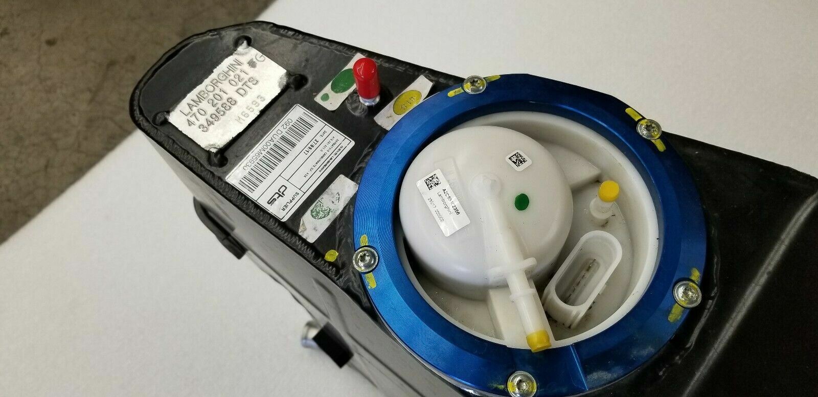 LAMBORGHINI AVENTADOR DRIVER LEFT SIDE FUEL GAS TANK OEM 470201021G