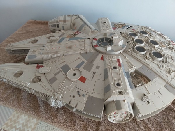 STAR WARS MILLENIUM FALCON THE LEGACY COLLECTION HASBRO 2008