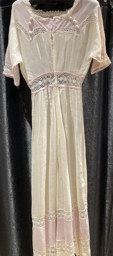 1910s Edwardian Cotton And Handmade Lace Dress Cream/Pink Antique 24”Waist - Picture 16 of 24