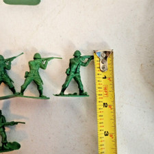 Vintage Green Plastic WWII Army Men Toy Soldiers 1.5in Toys 37pc Unbranded EUC