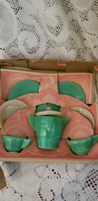 VINTAGE AKRO AGATE CONCENTRIC RIB BOXED CHILD'S TOY TEA SET