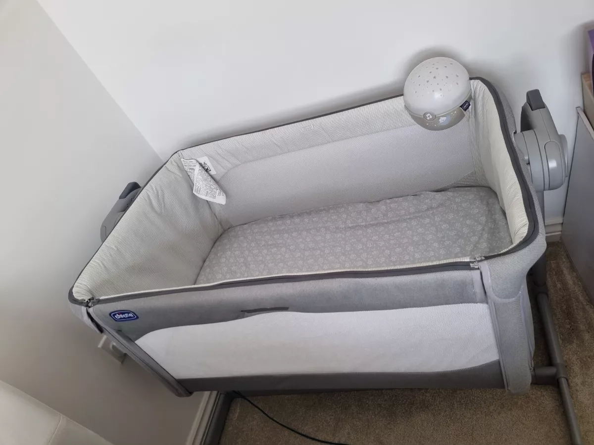 Chicco Next2me crib magic baby co sleeping cot bedside next to me & Night  Light