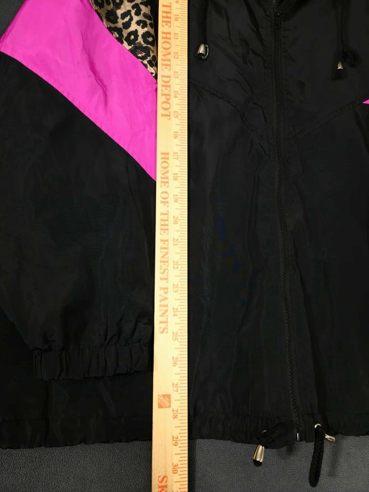 Chaqueta cortavientos deportiva New Look 3X negra rosa estampado de leopardo retro #3 Foto 2 de 4
