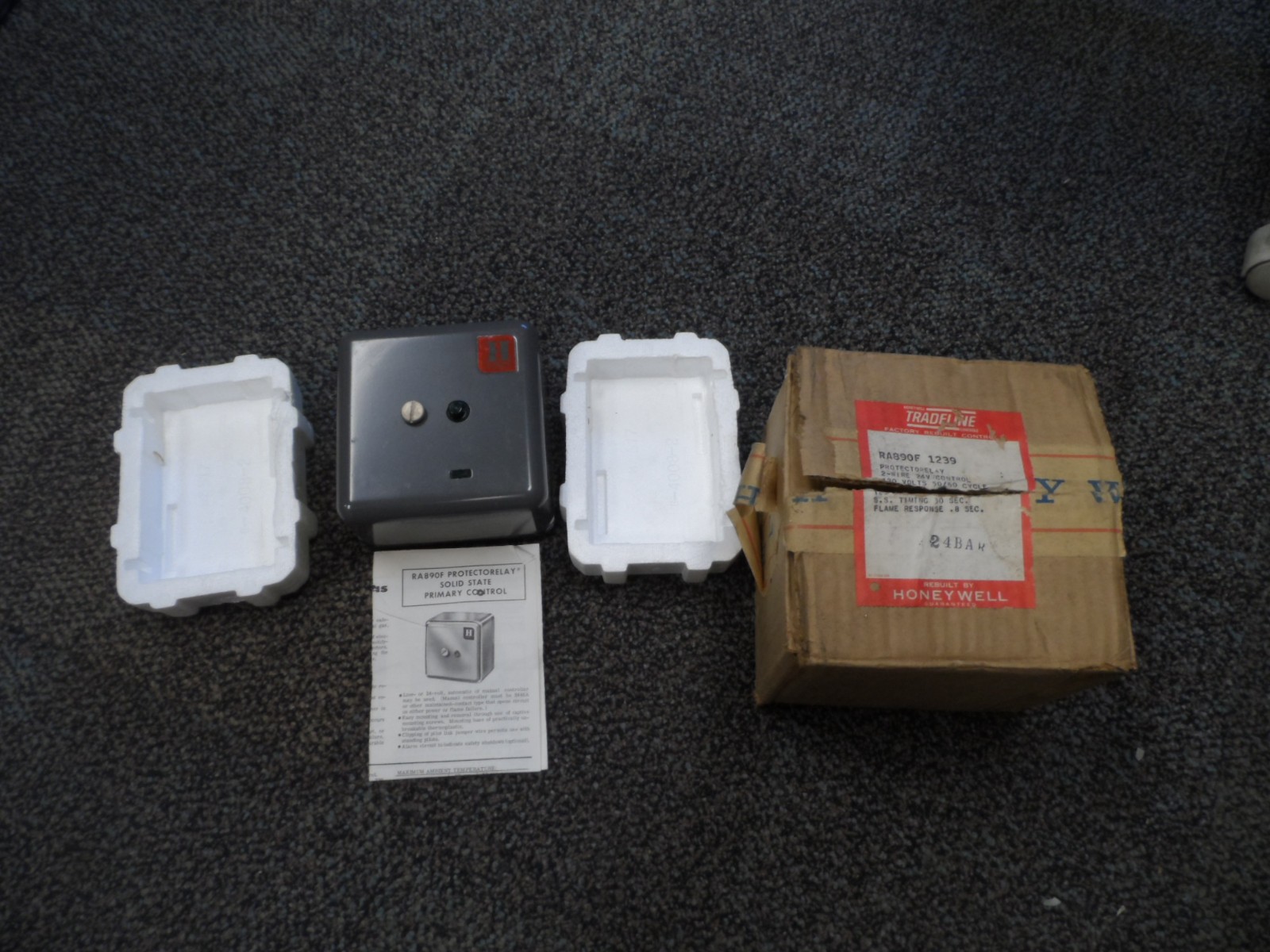 NOS Honeywell 120VAC Flame Guard Safety Protectorelay Control RA890F 1239