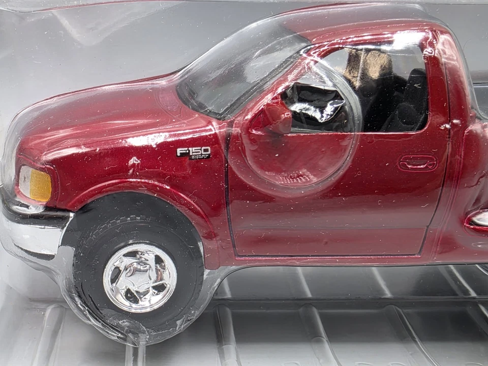 Camioneta pickup Ford F-150 XLT 1997 Maisto roja 4x4 escala 1:24 (2000) Foto 4 de 4