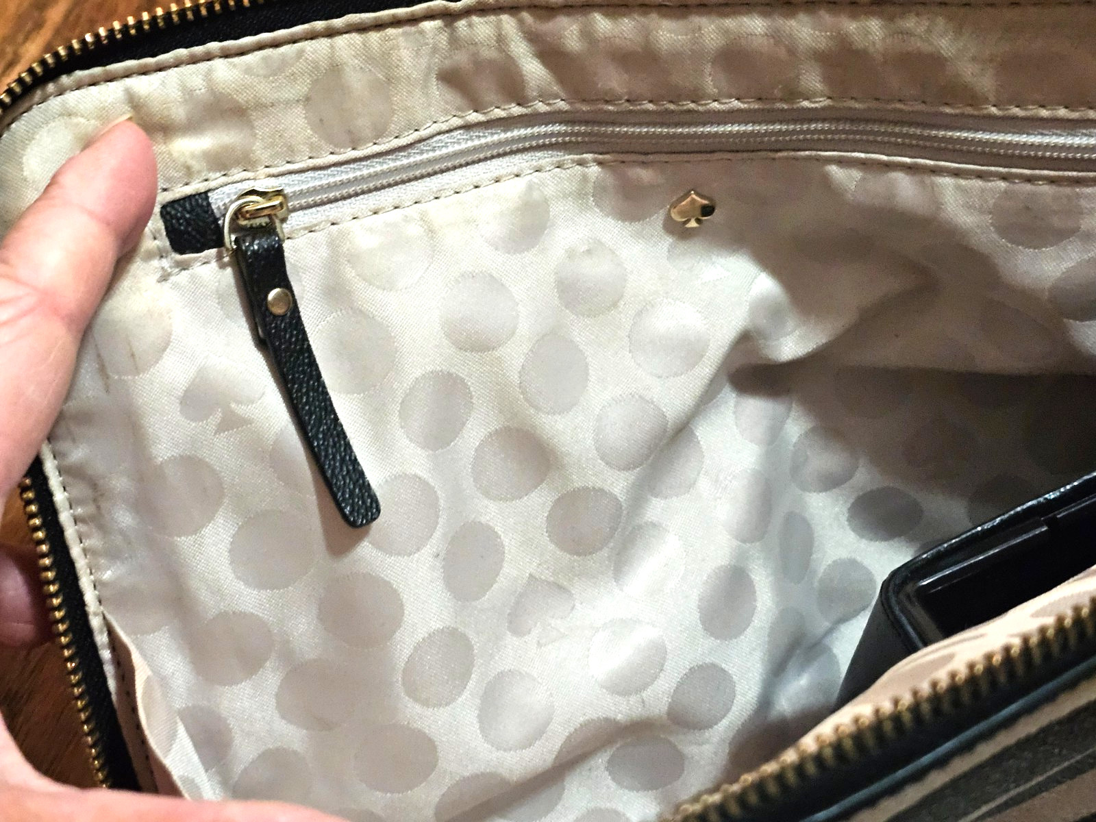 Kate Spade Everpurse Quentin Black & White Clutch Charge your iPhone with Box