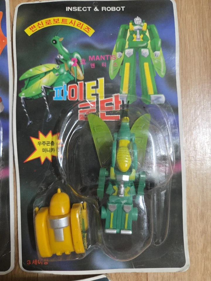 Vintage ko bug transformer beetle mantis  insect robot  - Image 3 of 4