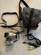 Konica Minolta Dimage Z2 4MP Digital Camera with Quantaray camera case