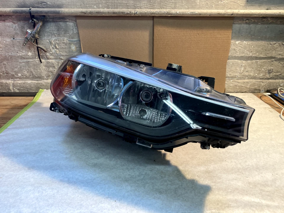 Conjunto de faros compuestos del lado derecho BMW 320i 328i M3 2012-2015. OEM 63117338710 Foto 4 de 4