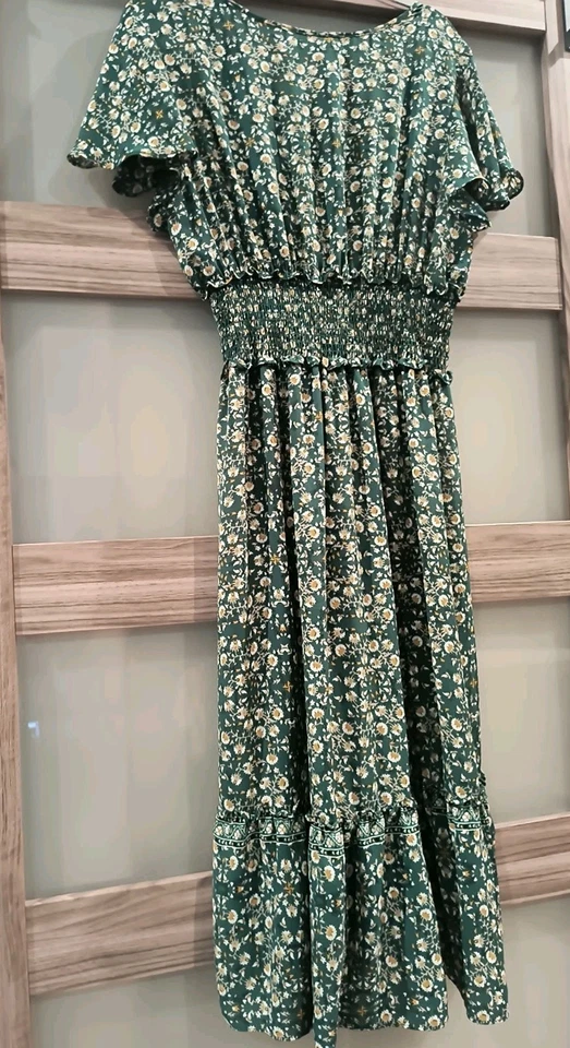 Nuevo con etiquetas Vestido Max Studio Cuello Volantes Nivel Midi Verde XL Floral Foto 2 de 4