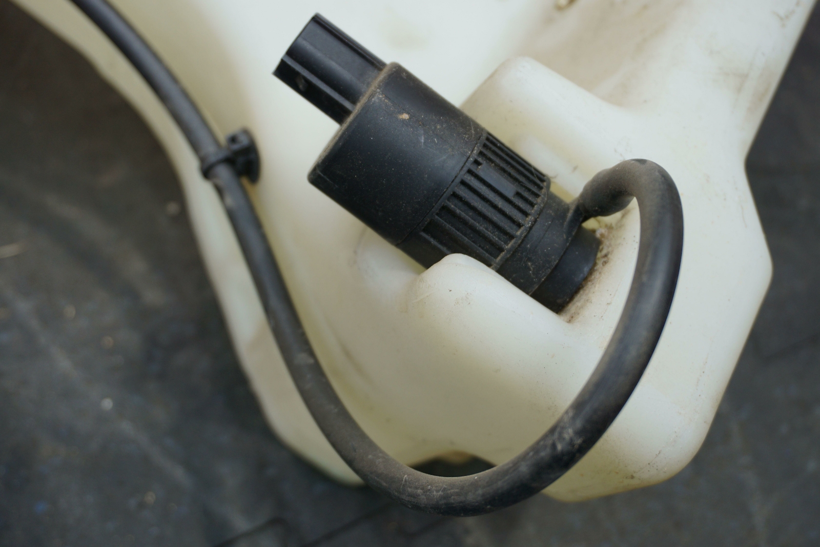 Windshield Washer Fluid Reservior Tank & Pump OEM 11A0246 McLaren 650S Spider 16