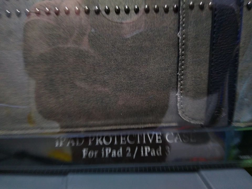 ROCK & REPUBLIC~iPad Case for iPad 2 and iPad 3, New Sealed in Pkg,MSRP 38.00 - Image 2 of 4