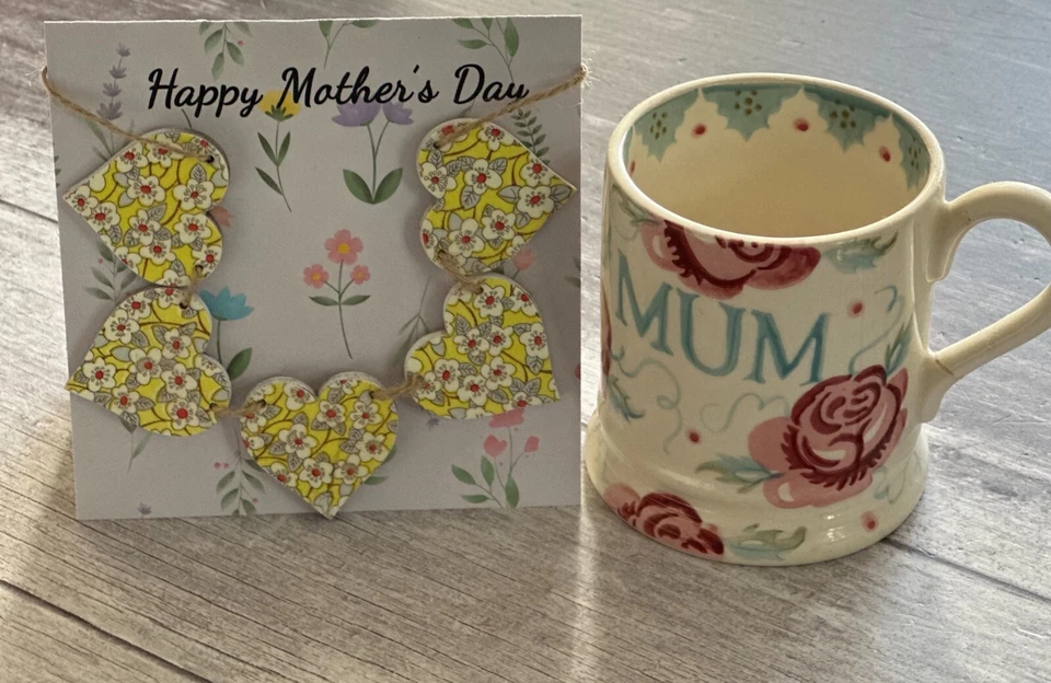 Tarjeta artesanal 'Feliz Día de la Madre' con Ffion Mair - Liberty Mini Heart Bunting Foto 3 de 4