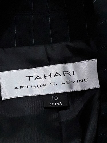 NEW Tahara womens size 10 black with thin stripes 2 button with pockets blazer - Picture 3 of 8