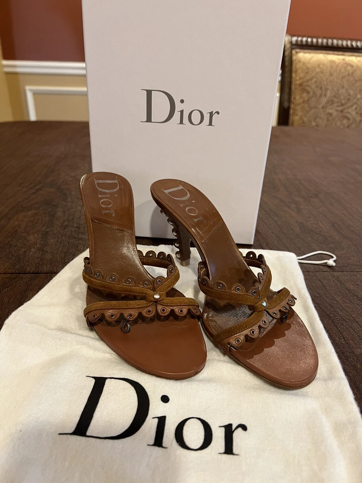 Sandales femme Dior, taille 6,5, chameau, breloque à suspendre D, à enfiler