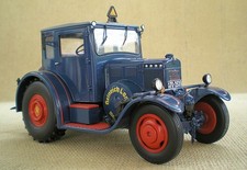 Lanz Eilbulldog con cabina chiusa, 1:18 Schuco, come nuovo in scatola originale