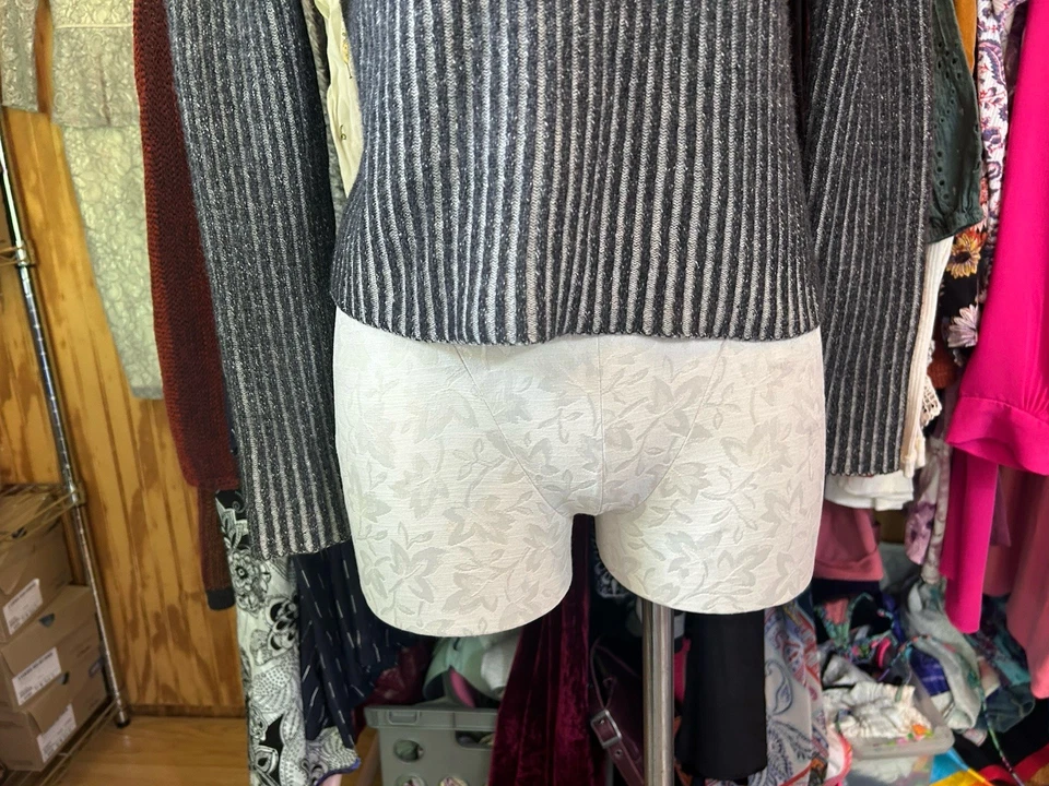 Suéter vintage Carlisle cashmere gola alta preto com nervuras gola abotoada tamanho P - Imagem 2 de 4