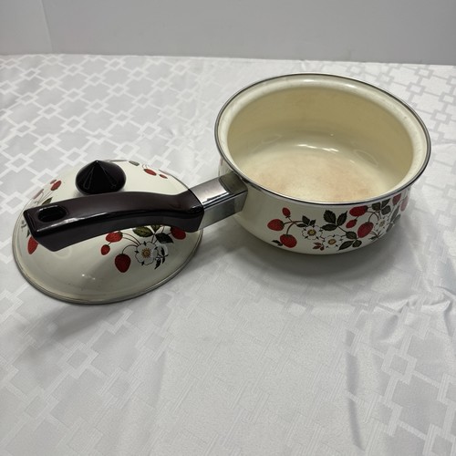 Vintage Sheffield Strawberries n Cream 5 Cup Saucepan Pot w Lid Enameled 1970s - Picture 7 of 13