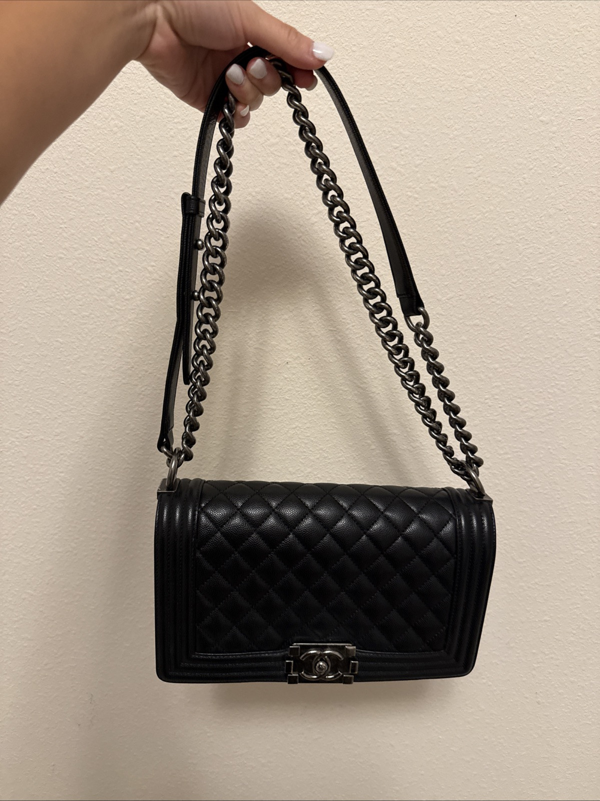 Chanel caviar leather bag with ruthenium hardware in great condition-image