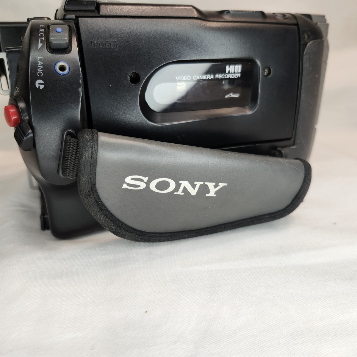 Sony Handycam CCD-TRV65 NTSC Video Hi8 Camcorder Read Description