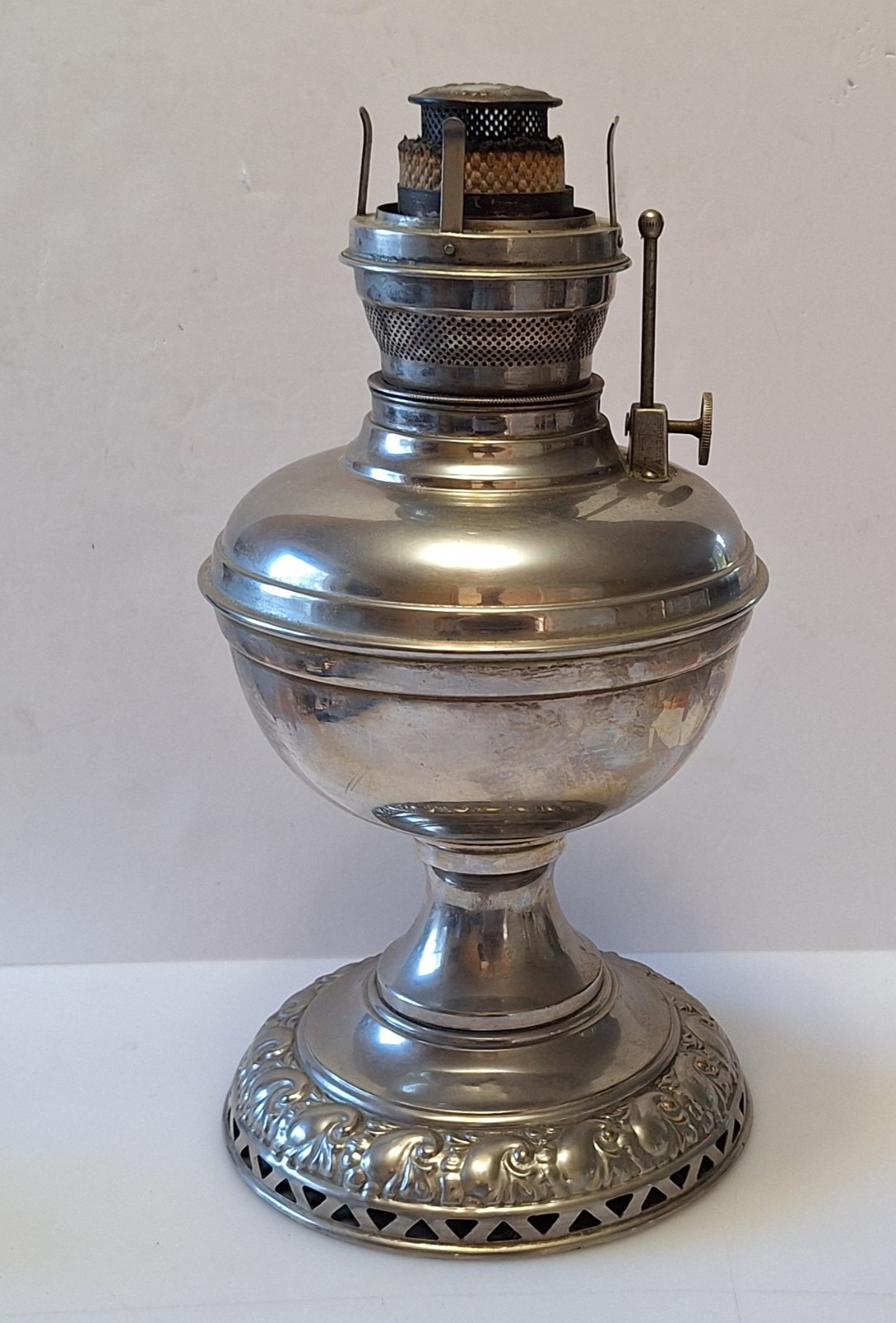 Antique Bradley and Hubbard Rayo kerosene oil parlor lamp in nickel and brass