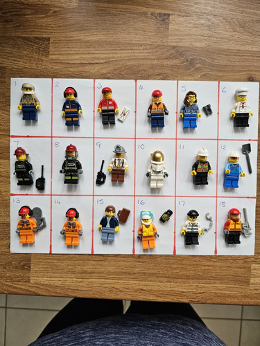 18 x Genuine lego mini figures. ASSORTMENT from Various Themes.. (11) - Picture 1 of 19