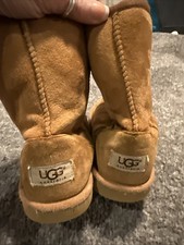 Uggs Classic Chestnut Women  s 5 Short Boots