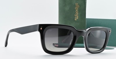 WOODYS Sonnenbrille Maideu 01 Polarisiert Rechteck Glanz Schwarz Etui Set M L