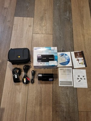 Samsung HMX-Q10 Full HD Camcorder 1080p Switch Grip w/ Battery Charger Case Bund