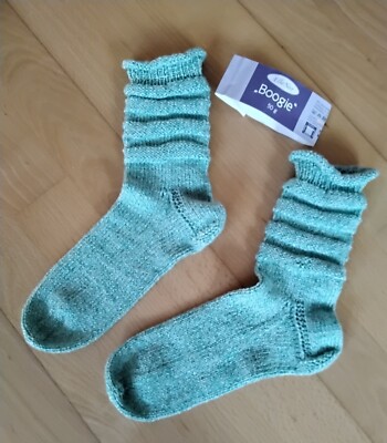 handgestrickte Socken Gr. 38  - N E U - ''Boogie'' Sockenwolle, hellgrün meliert