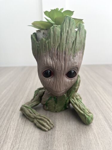 Baby Groot Guardians Of The Galaxy Planter con finta succulenta inclusa! Avengers - Foto 1 di 8