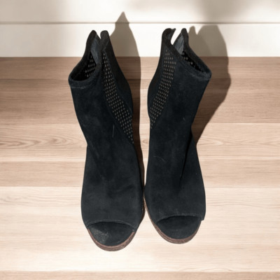 Gianni Bini Schools Out Suede Peep Toe Black Sz 6 Bootie