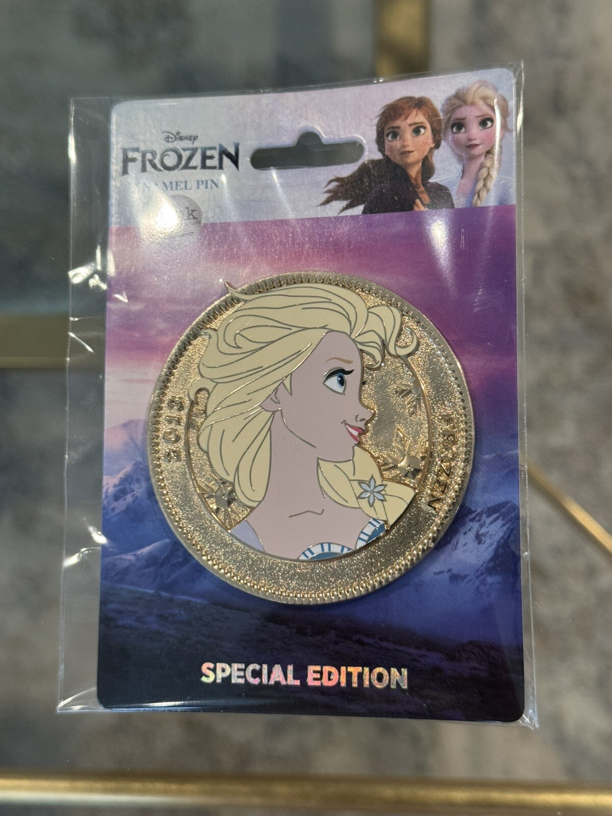 Disney PALM Elsa Coin Frozen LE 300 Exclusive NEW SOLD OUT!!