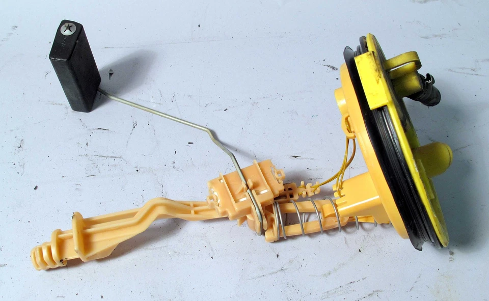 Unidad de envío de nivel de combustible del lado izquierdo BMW E39 serie 5 1997-2003 OEM USADO Foto 4 de 4