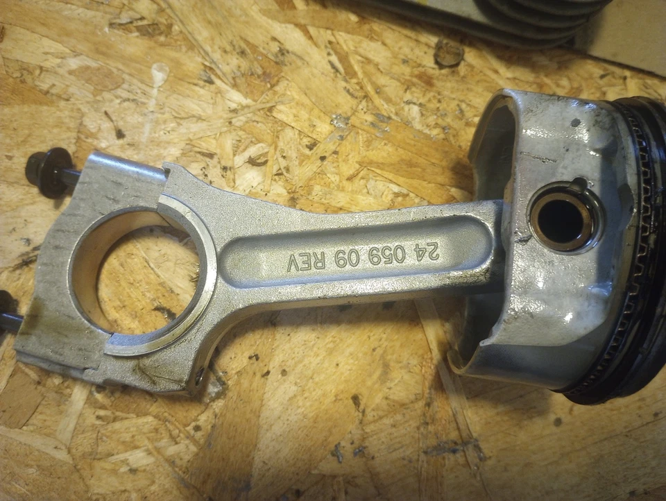 Tractor de jardín Craftsman 26 hp Kohler SV735 pistón y varilla de conexión Foto 4 de 4