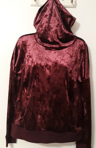 Betsey Johnson Vinta Red Wine Crushed Velvet Blouse Stretch SZ Small - Picture 8 of 12